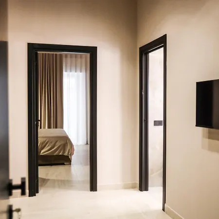 Luna Gallery Bed & Breakfast 4*