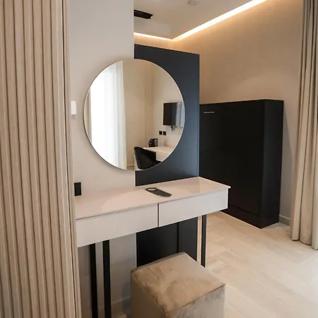 Luna Gallery Bed & Breakfast 4*