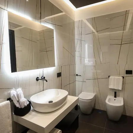 فندق مبيت وإفطار Luna Gallery 4*