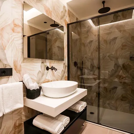 فندق مبيت وإفطار Luna Gallery 4*