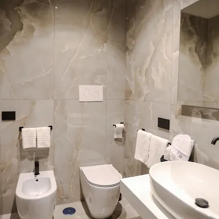 فندق مبيت وإفطار Luna Gallery 4*