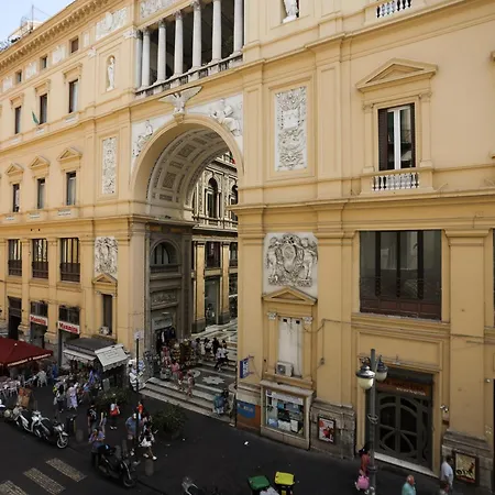 Luna Gallery نابولي