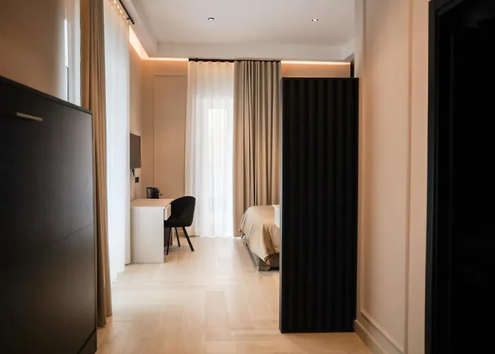 Luna Gallery Bed & Breakfast 4*