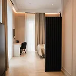 Luna Gallery Bed & Breakfast 4*