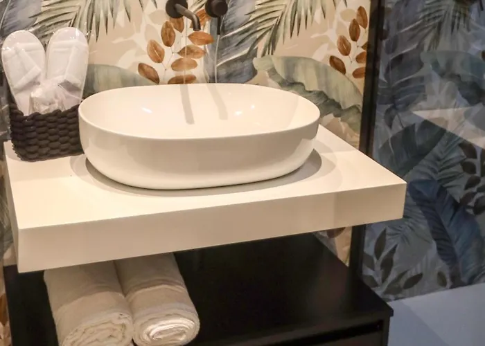 לינה וארוחת בוקר Luna Gallery 4*
