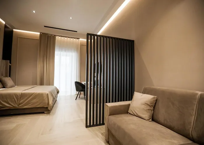 לינה וארוחת בוקר Luna Gallery 4*