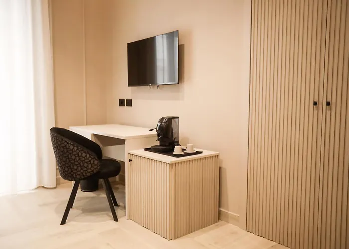 לינה וארוחת בוקר Luna Gallery 4*