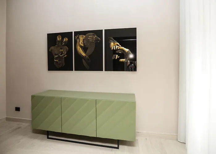 לינה וארוחת בוקר Luna Gallery 4*